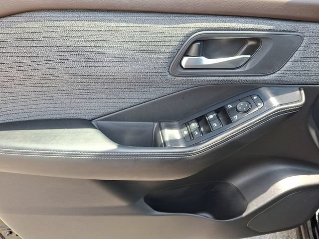 Used 2023 Nissan Rogue SV FWD image 13