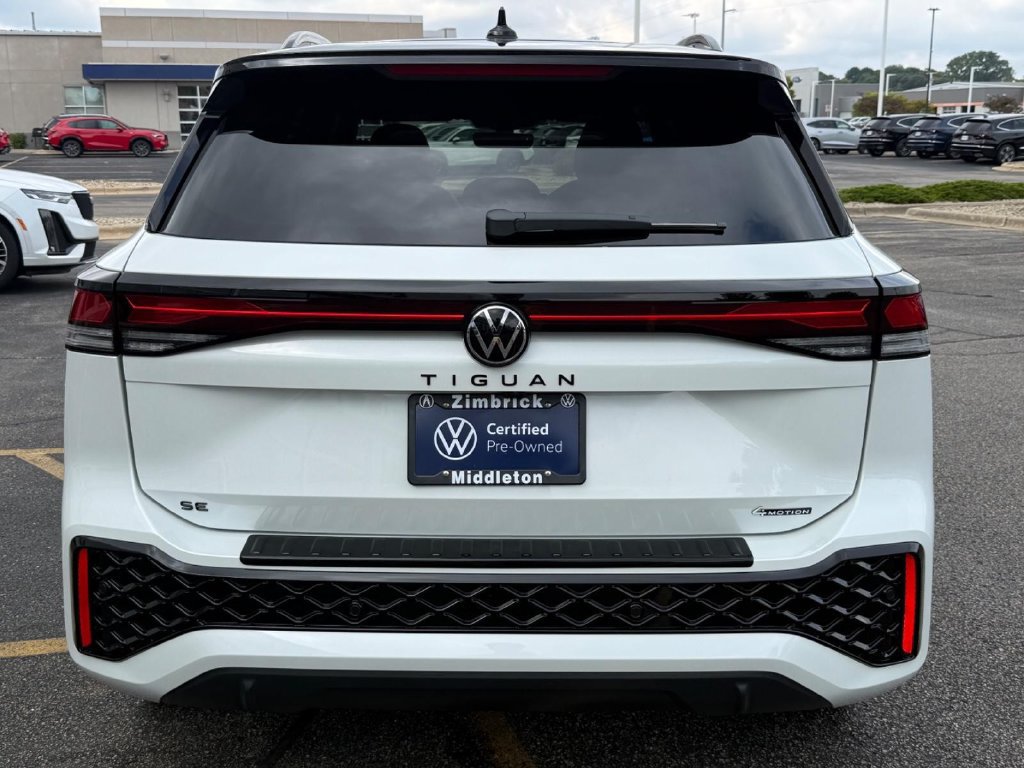 Used 2025 Volkswagen Tiguan SE R-Line AWD/4WD image 4