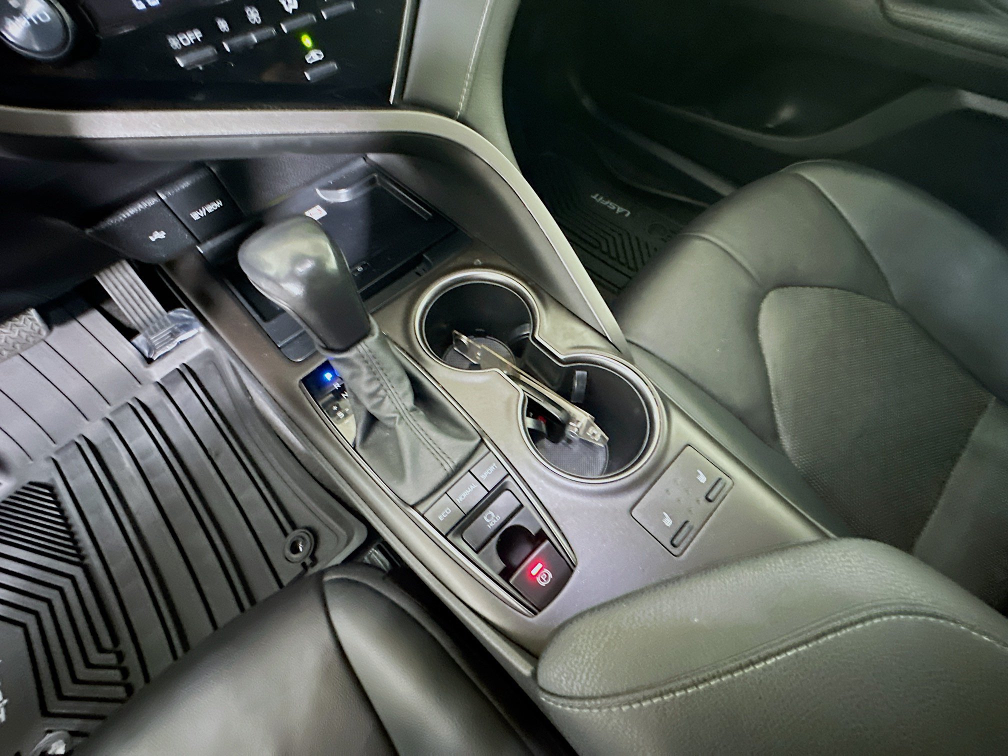 Used 2022 Toyota Camry XSE FWD image 22