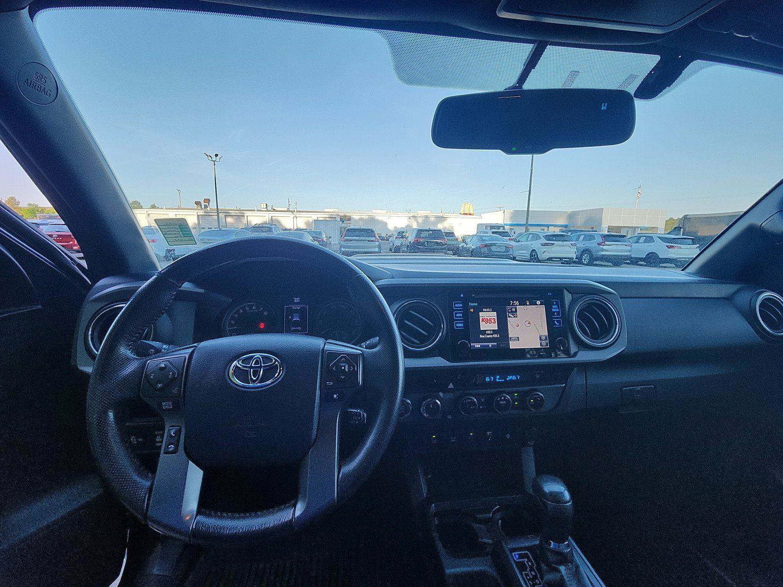 Used 2017 Toyota Tacoma TRD Sport w/ Premium & Technology Package AWD/4WD image 17