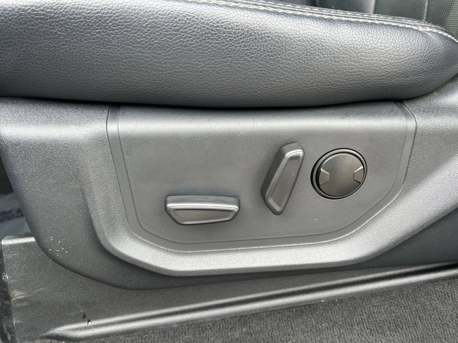 Used 2022 Ford F250 Lariat w/ Black Appearance Package image 13