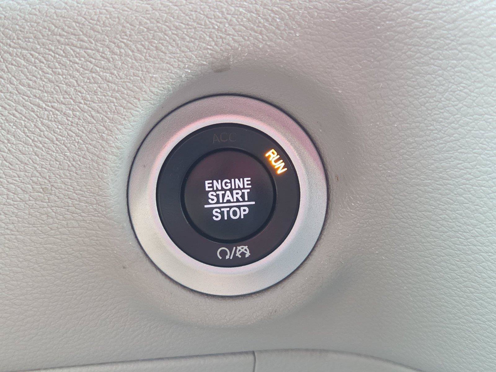 Used 2024 Chrysler Pacifica Touring-L FWD image 6