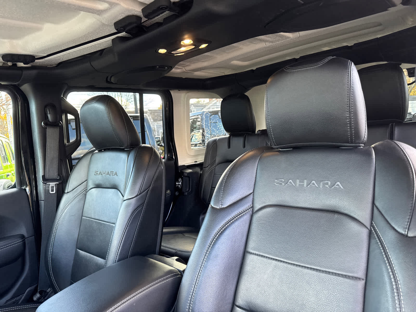 Used 2022 Jeep Wrangler Unlimited Sahara w/ Cold Weather Group image 14