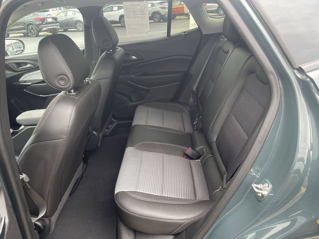 Used 2025 Chevrolet Trax LT FWD image 29
