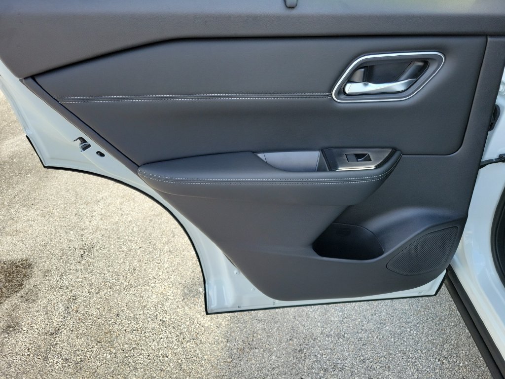 New 2026 Nissan Rogue Platinum AWD/4WD image 18