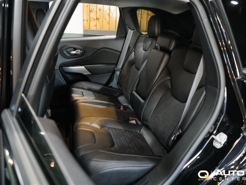 Used 2022 Jeep Cherokee Sport AWD/4WD image 32
