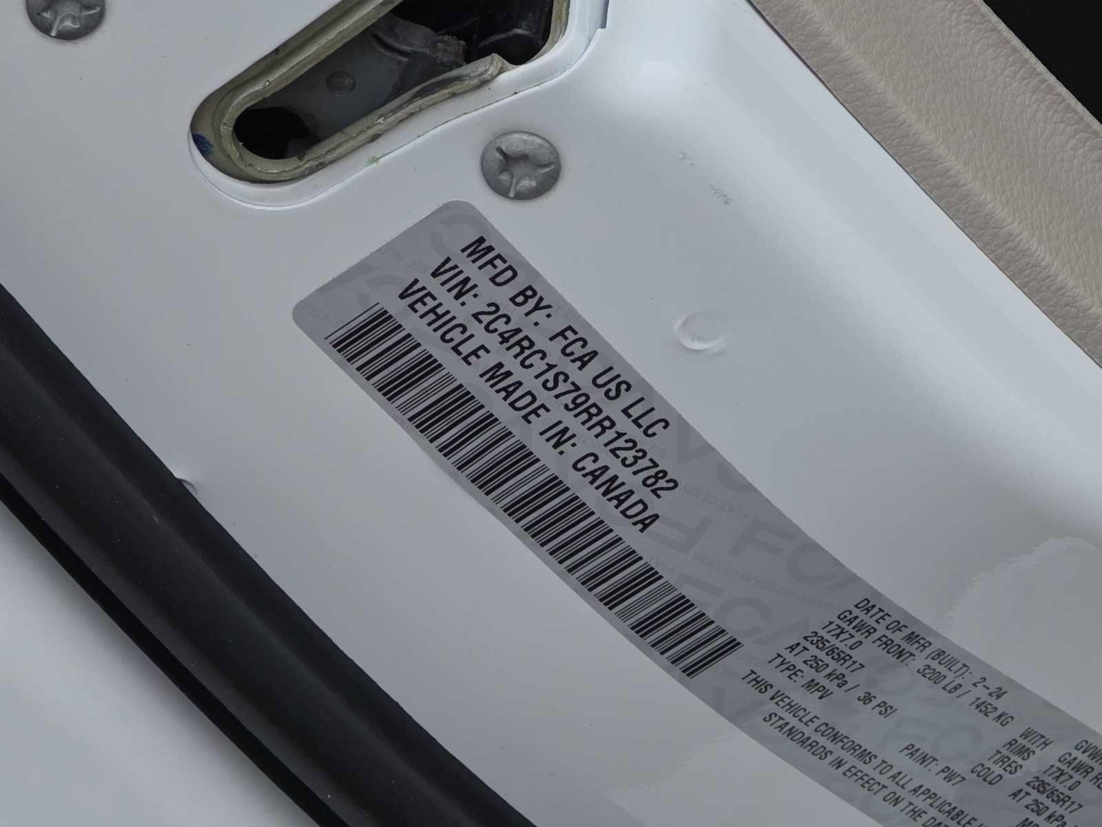 Used 2024 Chrysler Pacifica Select image 25