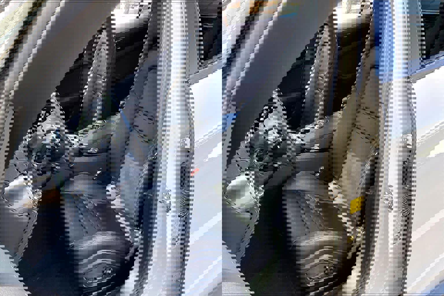 Used 2022 Porsche Panamera 4 Platinum Edition image 8