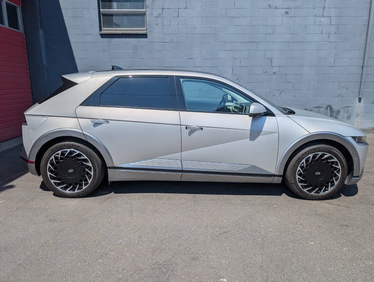 Used 2024 Hyundai Ioniq 5 Limited AWD/4WD image 2