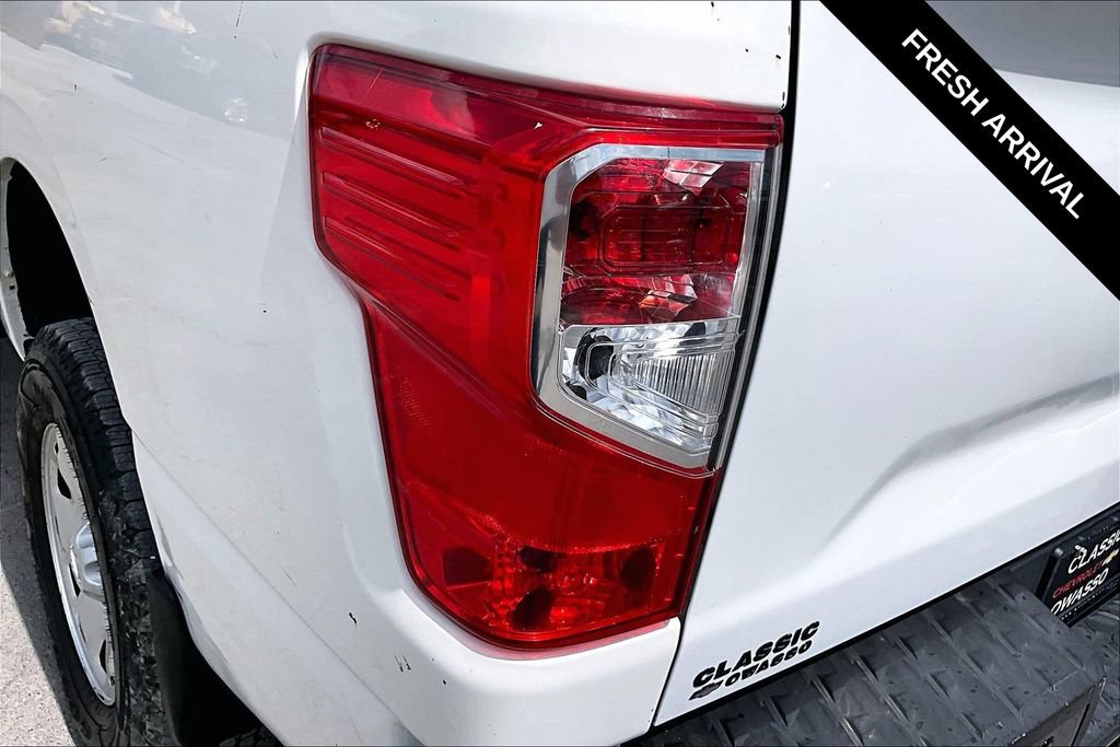 Used 2017 Nissan Titan S AWD/4WD image 21