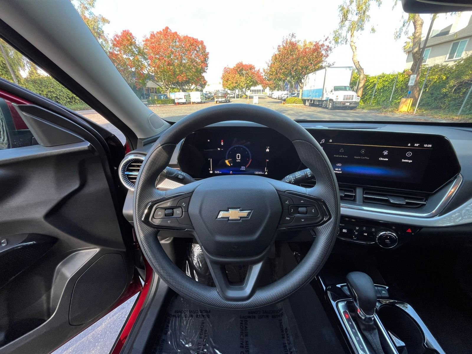 Used 2025 Chevrolet Trax LT image 32