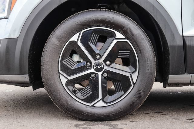 Certified 2025 Kia Niro EX FWD image 12