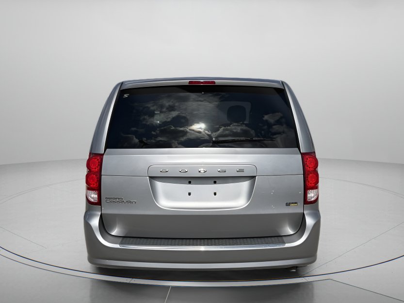 Used 2016 Dodge Grand Caravan SE FWD image 4