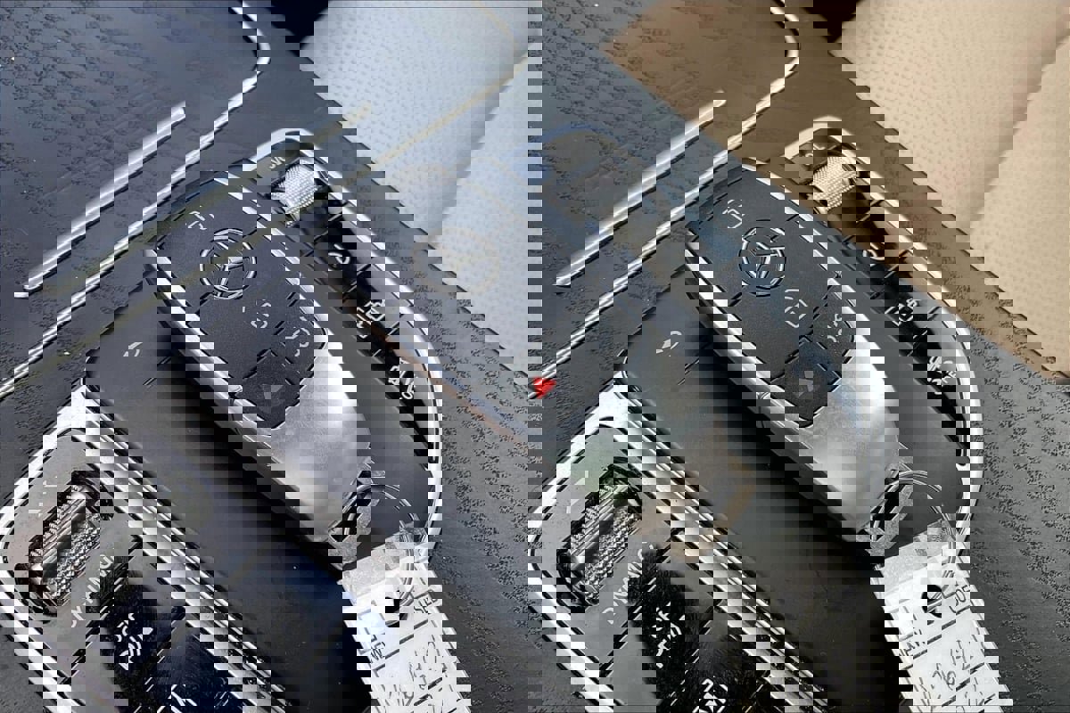 Used 2021 Mercedes-Benz GLC 300 w/ Premium Package image 11