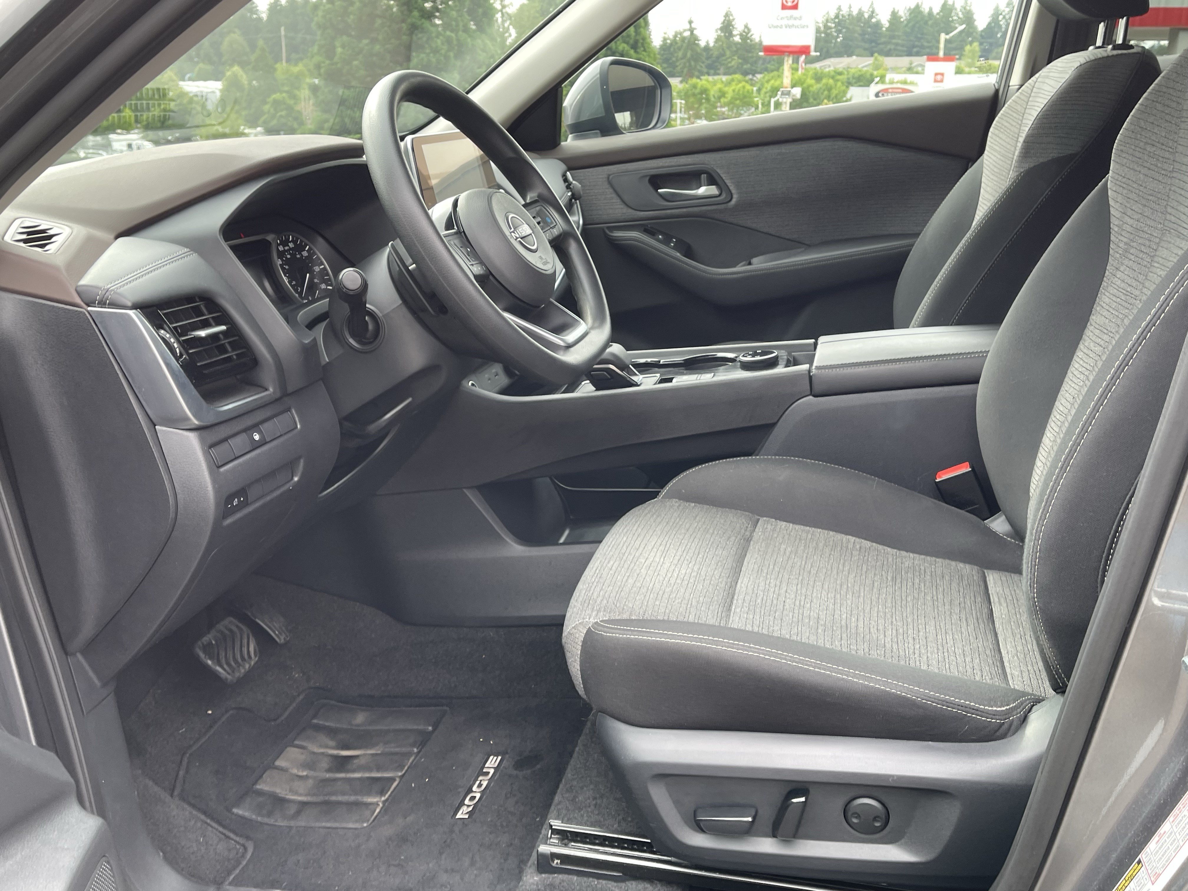 Used 2022 Nissan Rogue SV AWD/4WD image 11