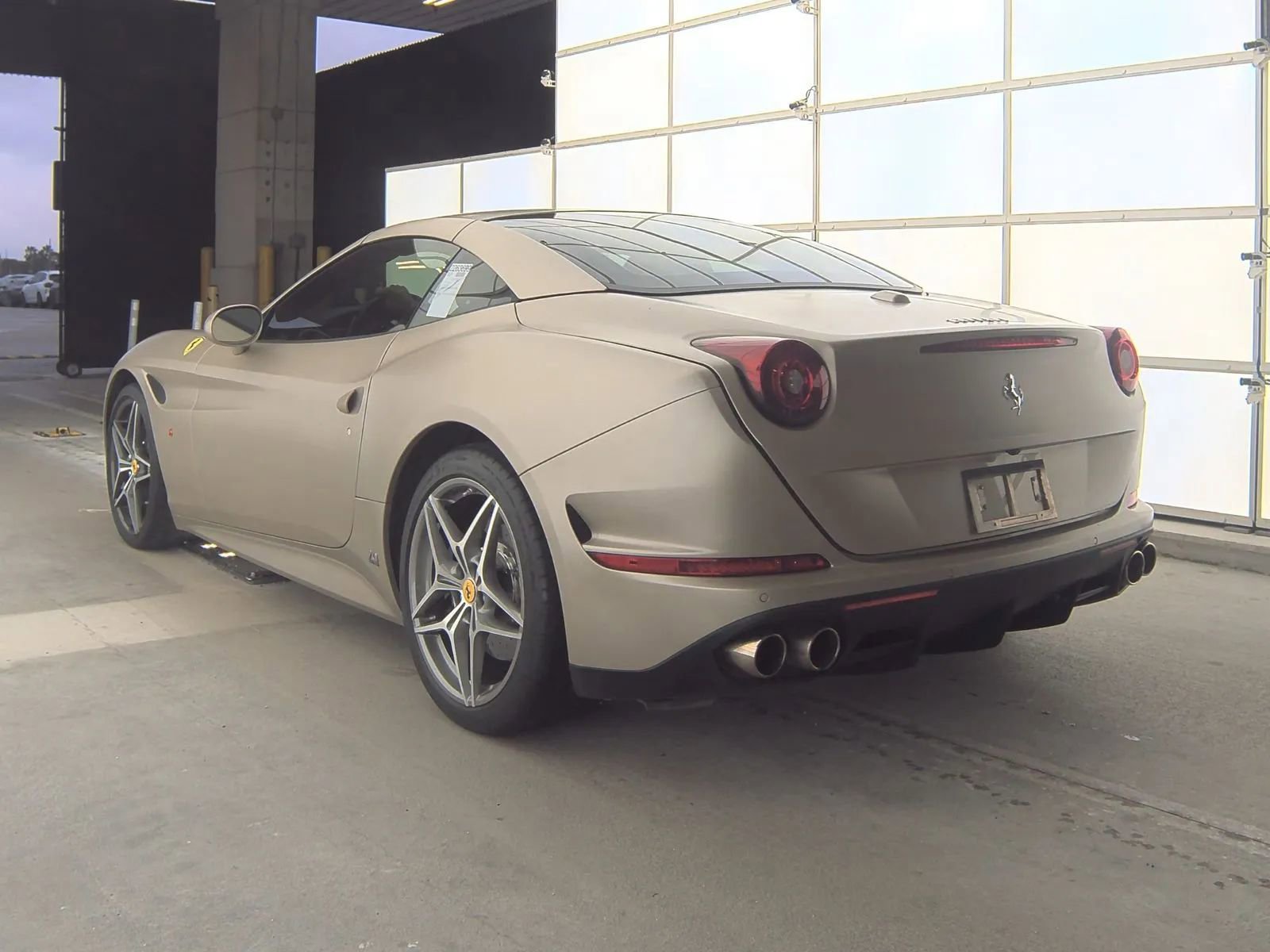 Used 2018 Ferrari California T image 8
