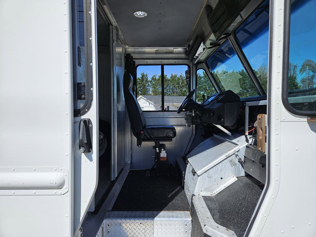 Used 2013 Ford E-350 and Econoline 350 Super Duty w/ Air Conditioning Prep Pkg image 22