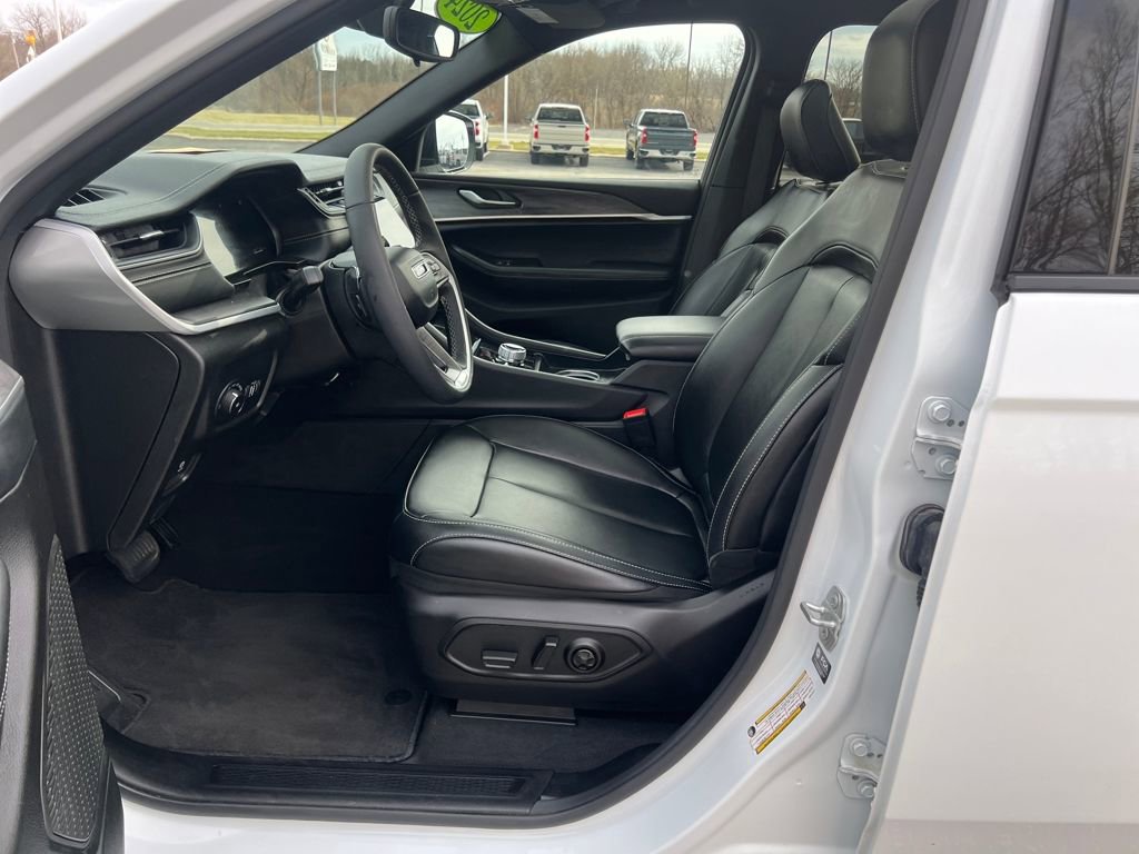 Used 2024 Jeep Grand Cherokee L Limited image 10