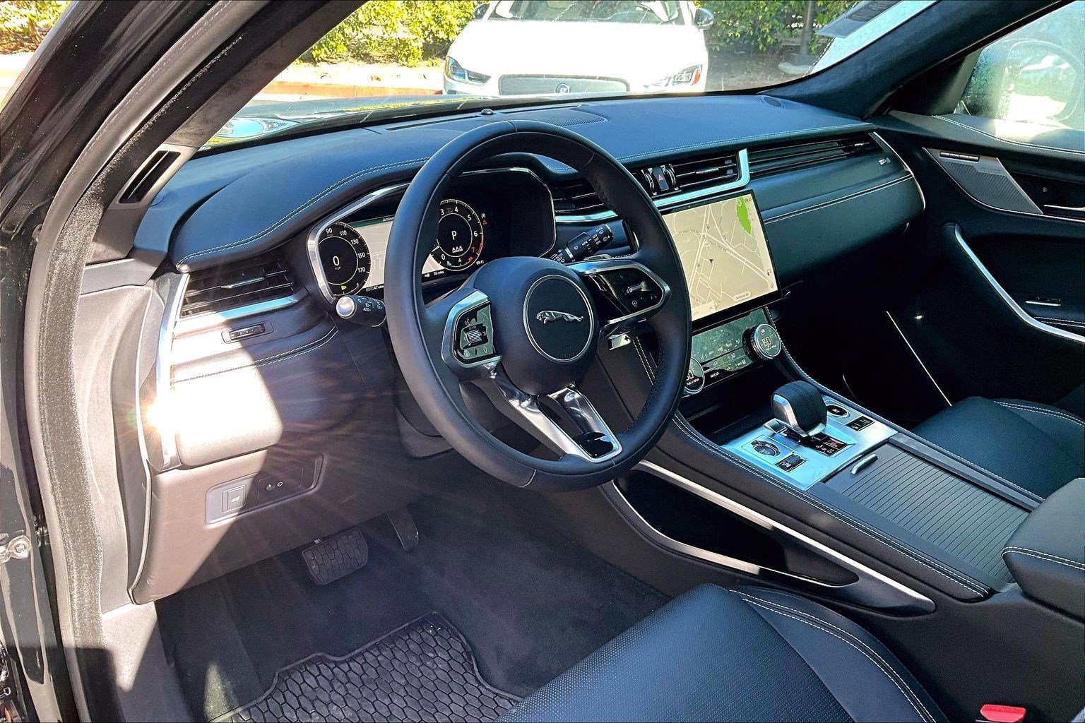 New 2025 Jaguar F-PACE R-Dynamic S AWD/4WD image 4