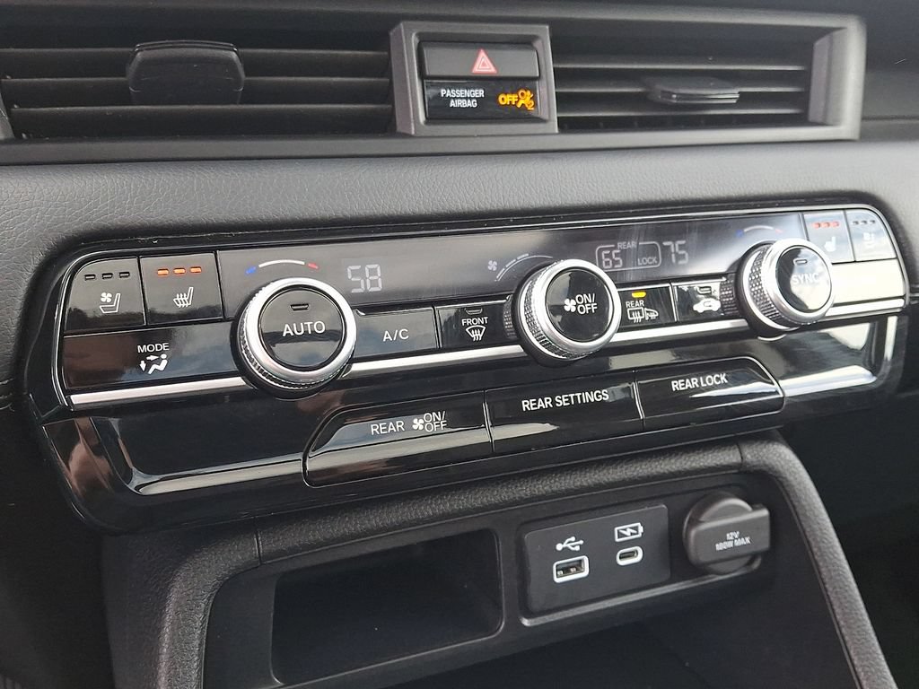 Used 2025 Honda Pilot Elite image 16