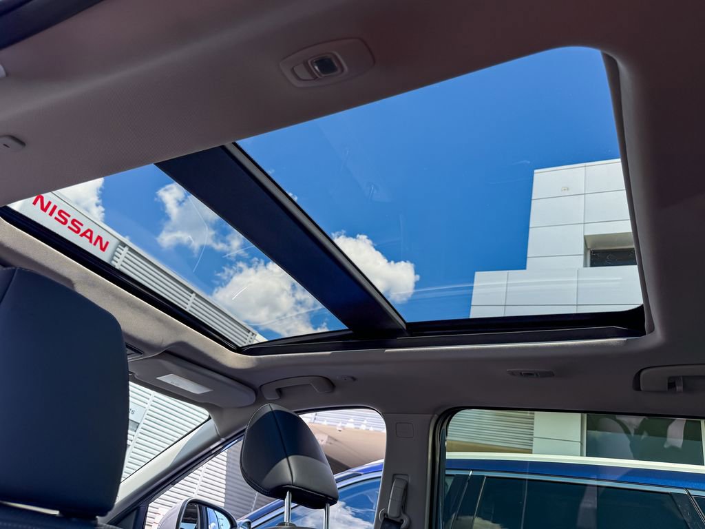 Certified 2024 Nissan Rogue Platinum image 14