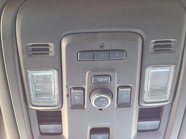 Used 2023 GMC Yukon SLT w/ SLT Luxury Package AWD/4WD image 18