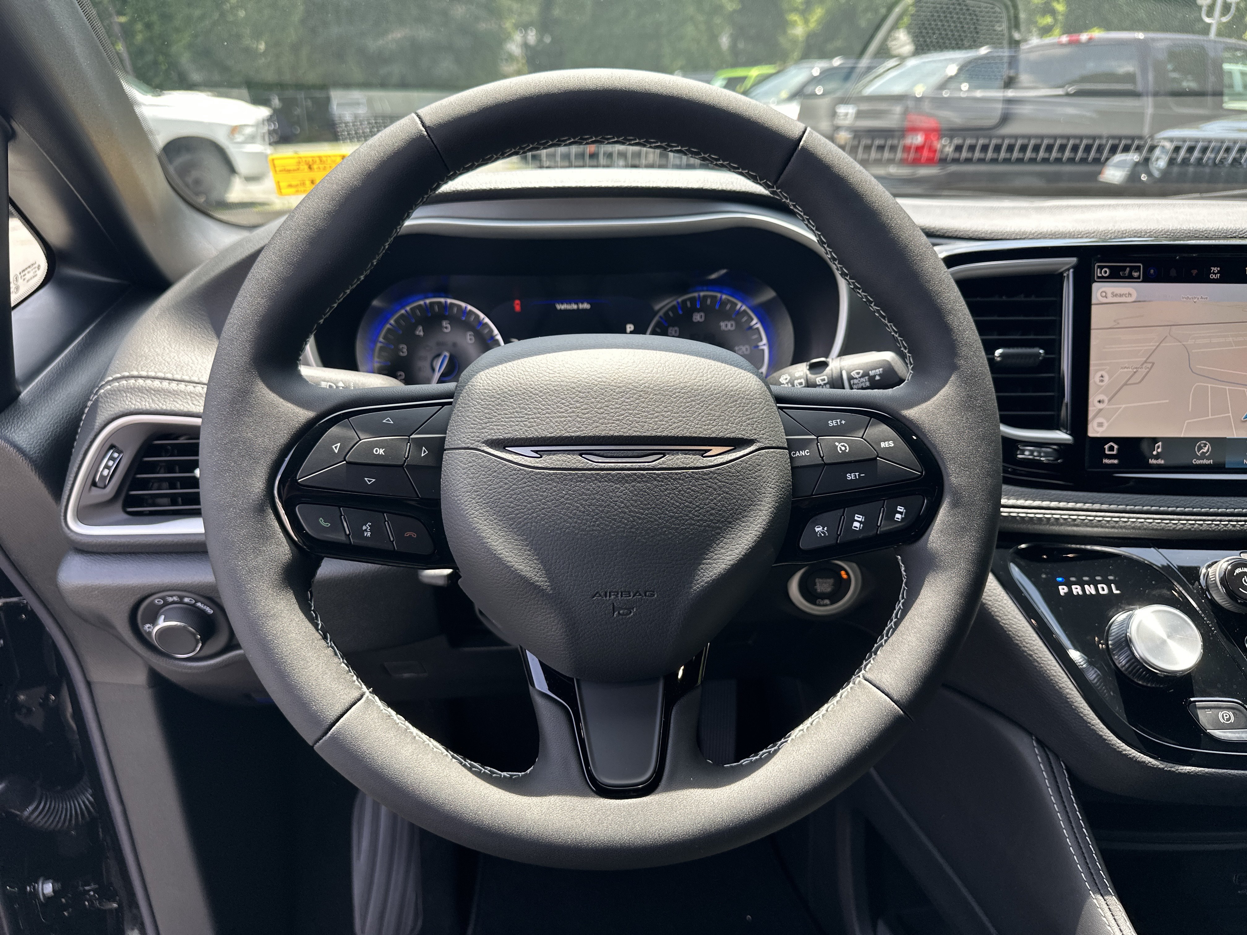 New 2027 Chrysler Pacifica Limited FWD image 18