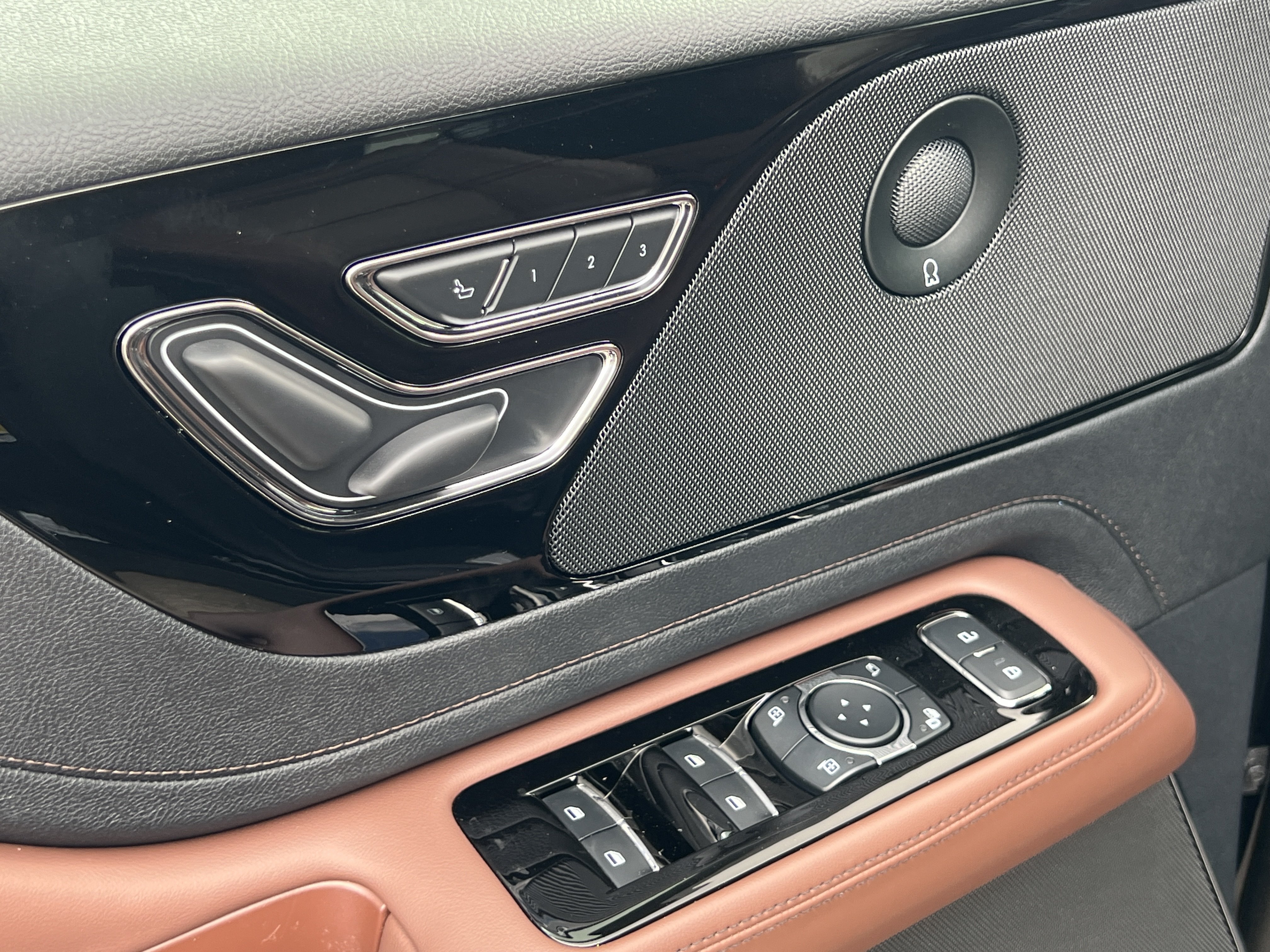 New 2026 Lincoln Aviator Reserve w/ Jet Appearance Package RWD image 15