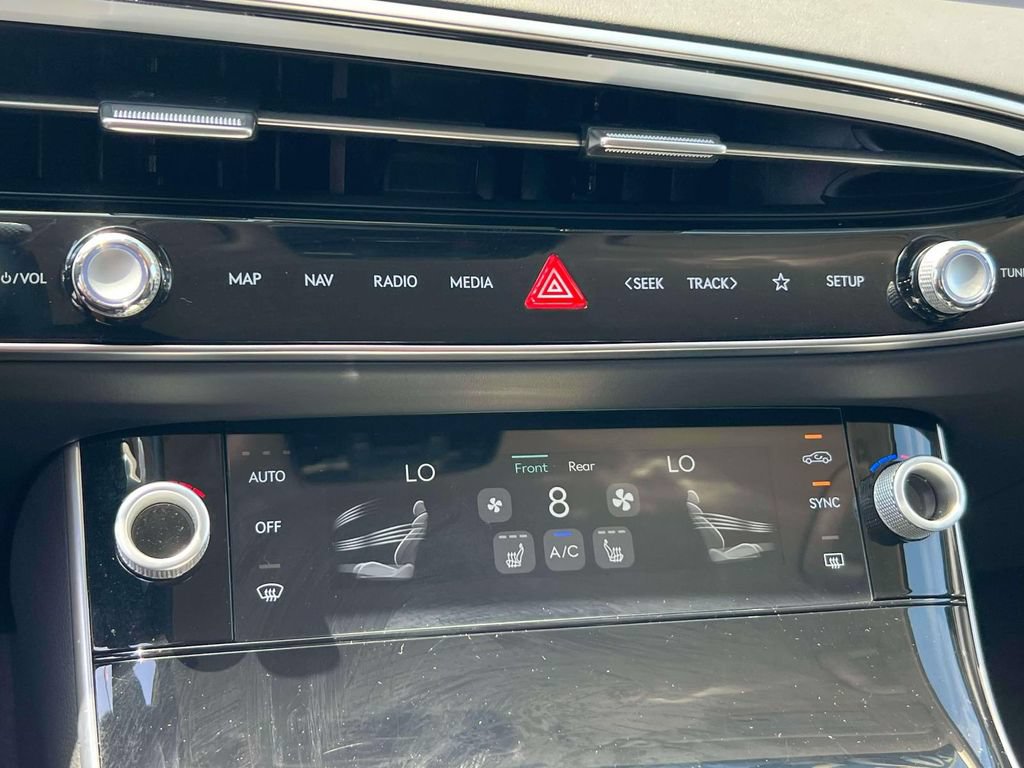 Certified 2026 Genesis GV70 2.5T AWD/4WD image 28