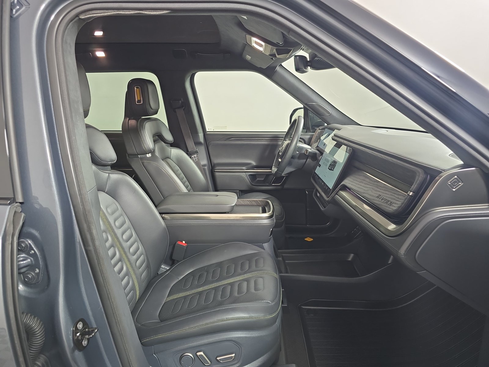 Used 2022 Rivian R1S Launch Edition Quad AWD/4WD image 24