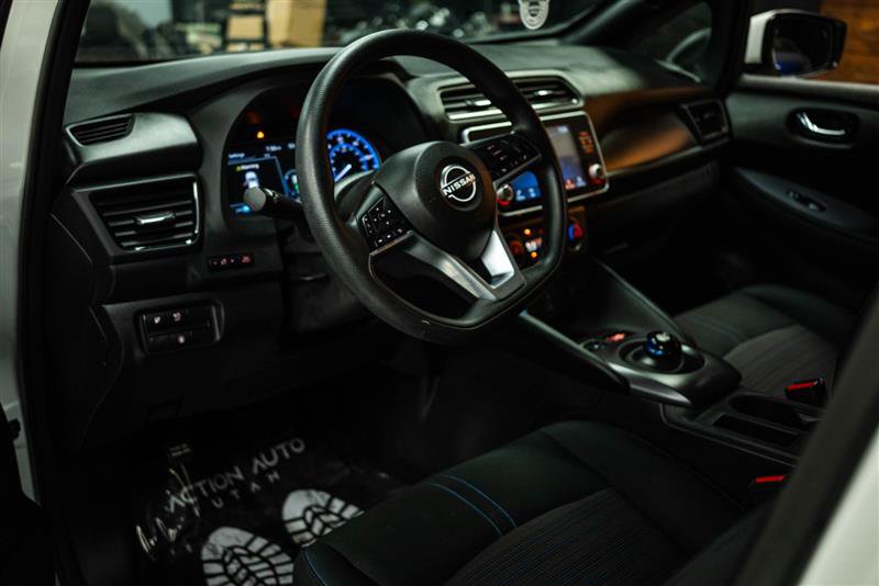 Used 2025 Nissan Leaf S image 8