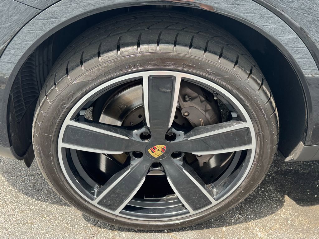 Used 2023 Porsche Cayenne Platinum Edition AWD/4WD image 16