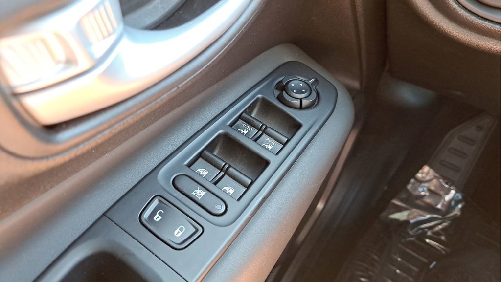 Used 2023 Jeep Renegade Latitude image 23