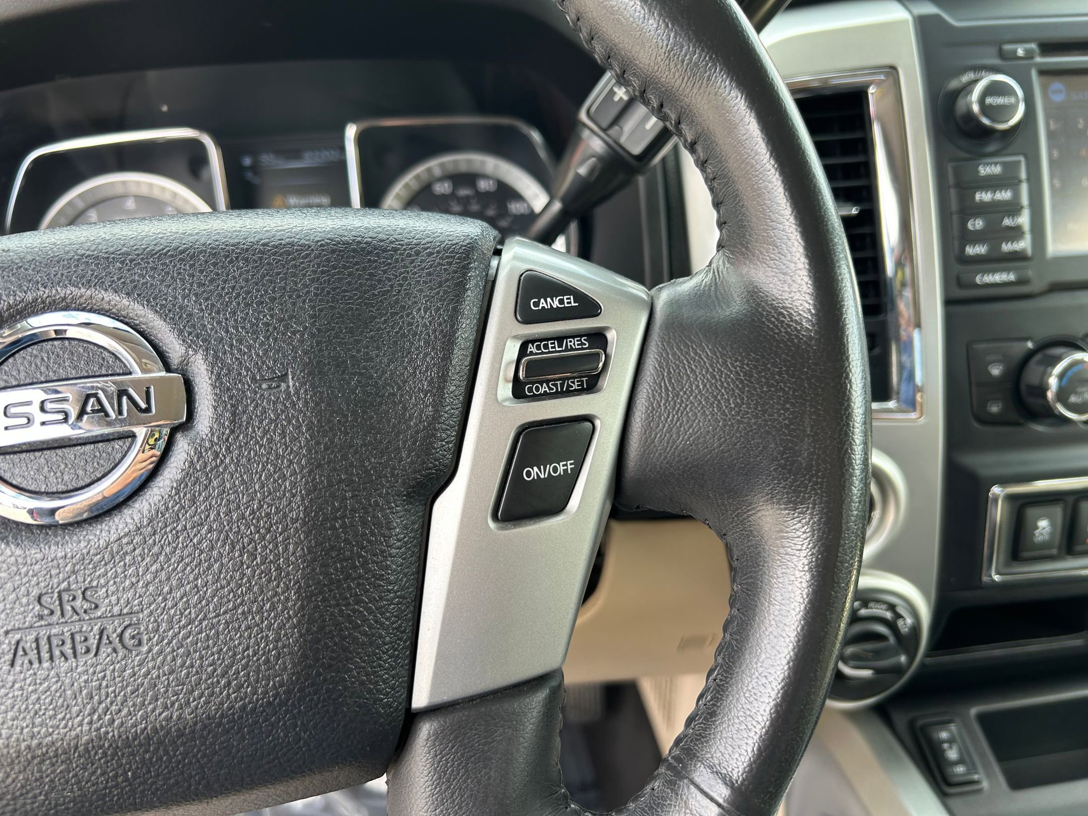 Used 2017 Nissan Titan SV image 14