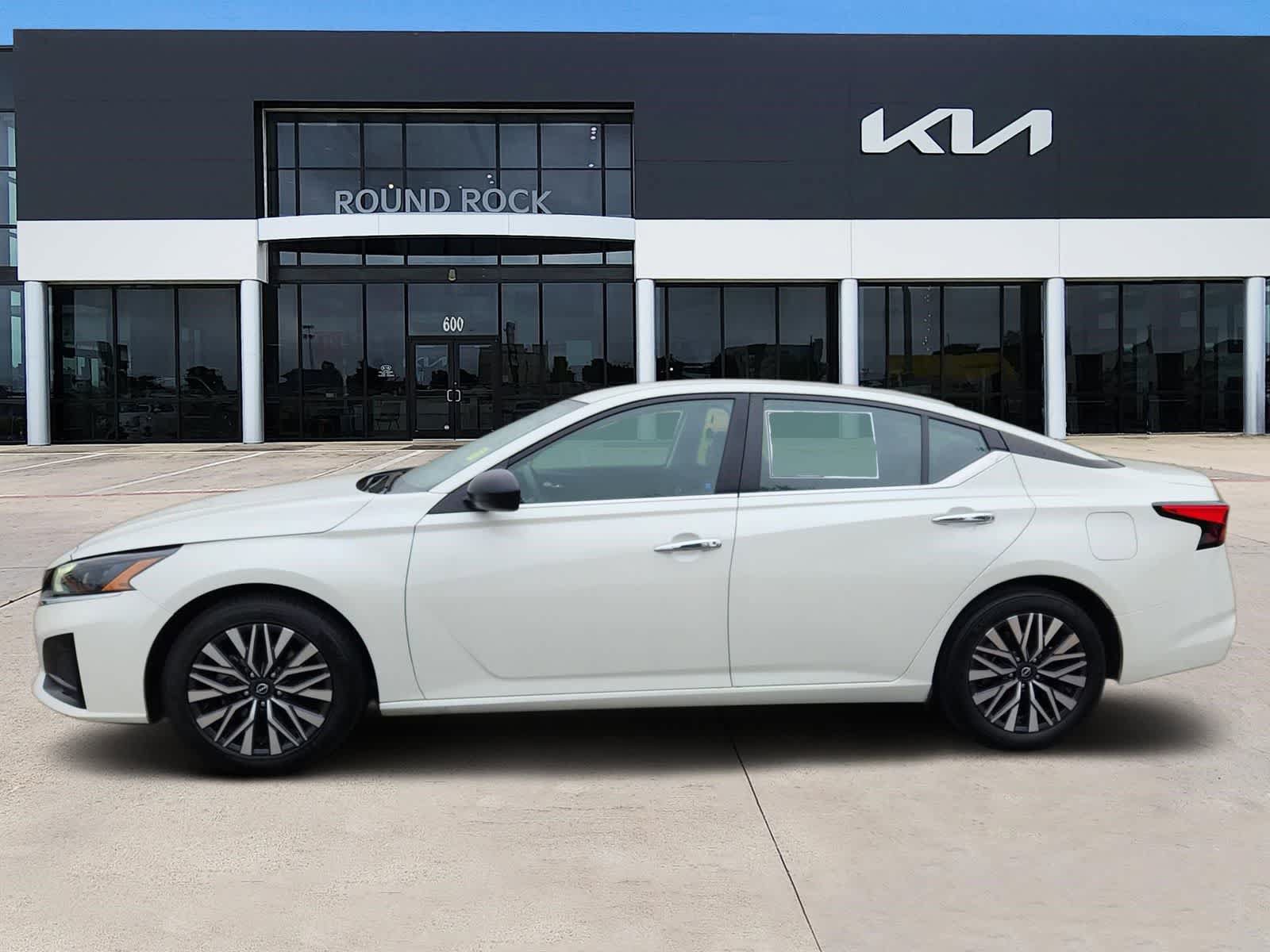 Used 2025 Nissan Altima 2.5 SV FWD image 4