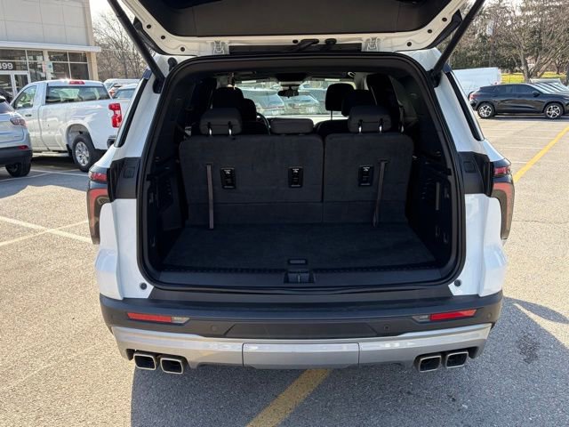 Used 2025 Chevrolet Traverse LT image 7