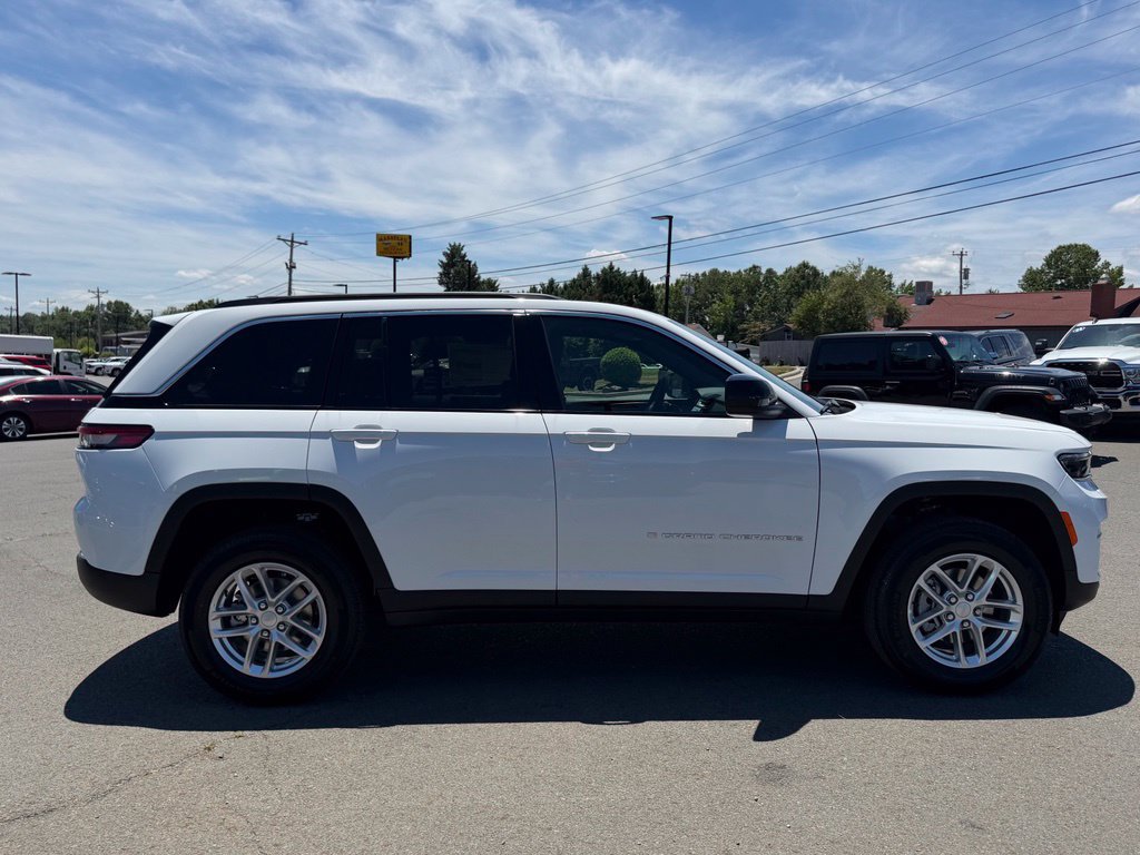 New 2026 Jeep Grand Cherokee Laredo RWD image 2