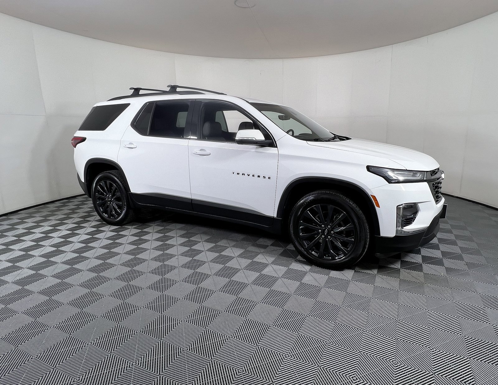 Used 2023 Chevrolet Traverse RS