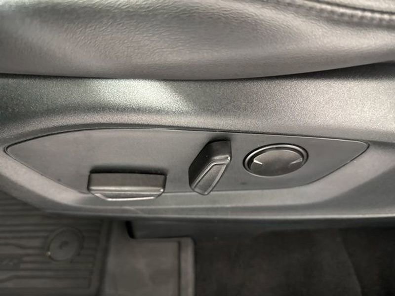 Used 2022 Ford Explorer XLT w/ Equipment Group 202A image 24