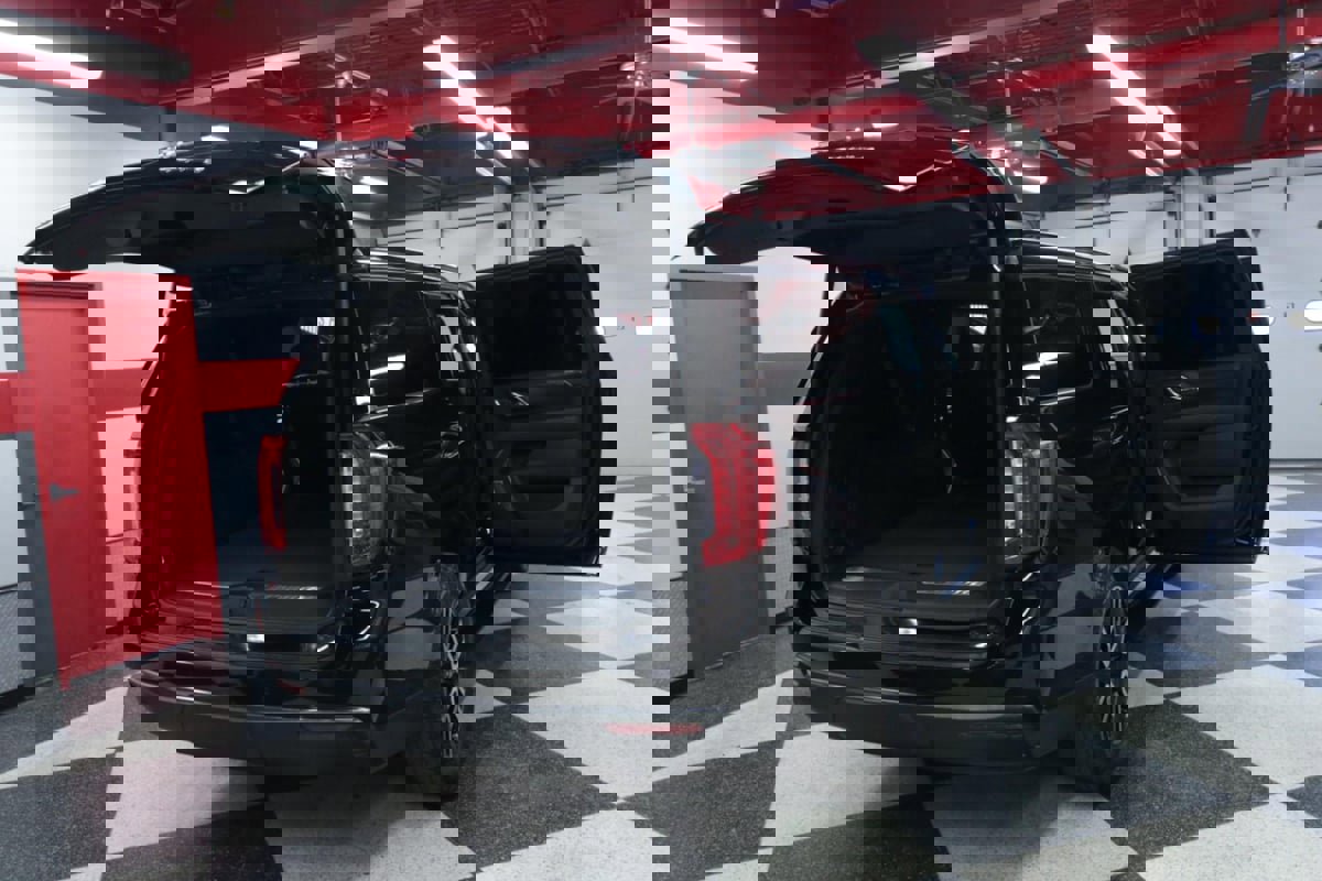 Used 2023 GMC Yukon XL AT4 w/ AT4 Premium Plus Package image 28