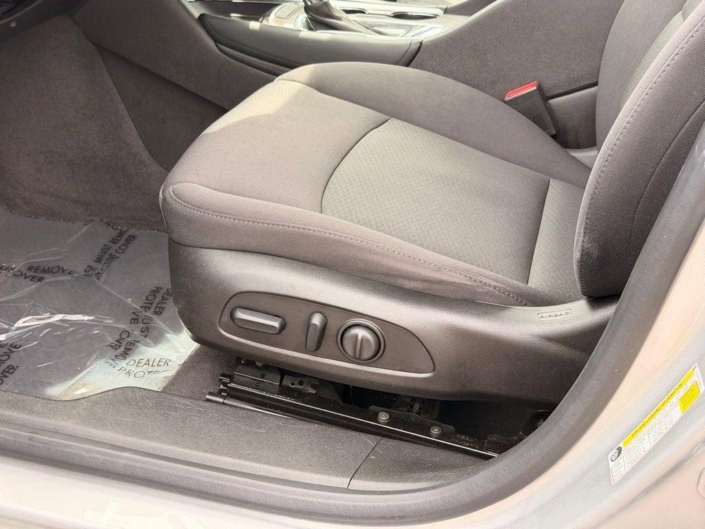 Used 2018 Chevrolet Malibu LT image 25