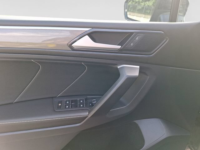 Certified 2023 Volkswagen Tiguan SE R-Line FWD image 10
