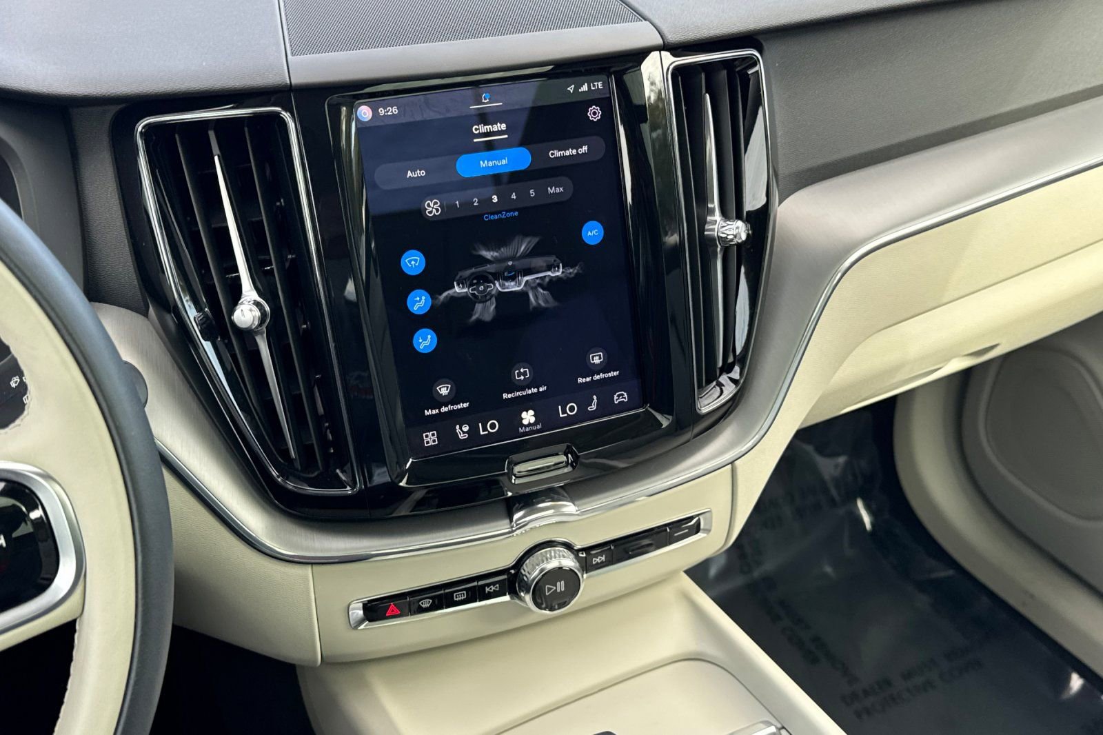 Certified 2023 Volvo XC60 B5 Core w/ Climate Package AWD/4WD image 24