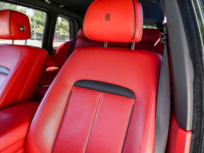 Used 2021 Rolls-Royce Cullinan Black Badge AWD/4WD image 48