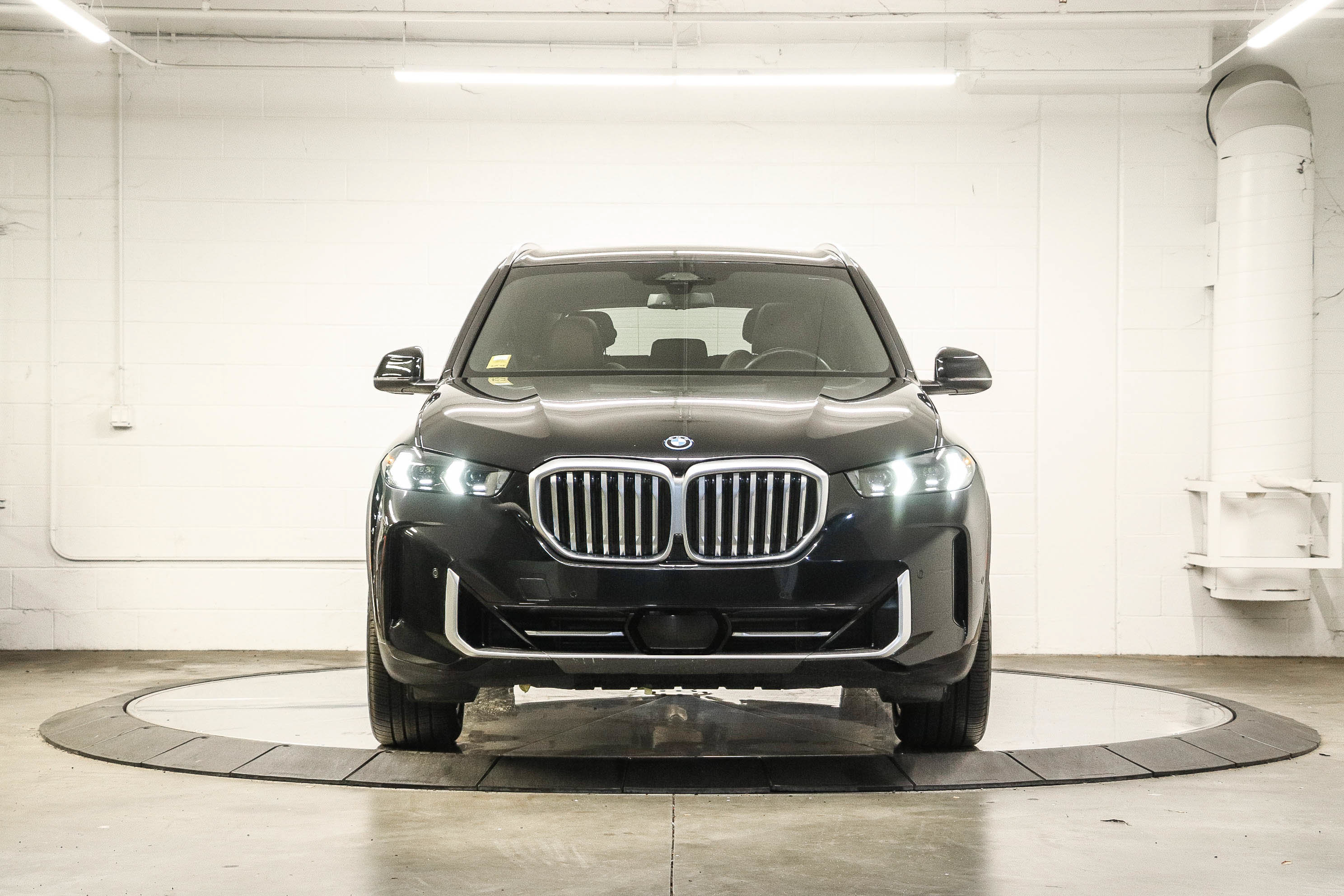 Certified 2024 BMW X5 xDrive50e AWD/4WD image 2
