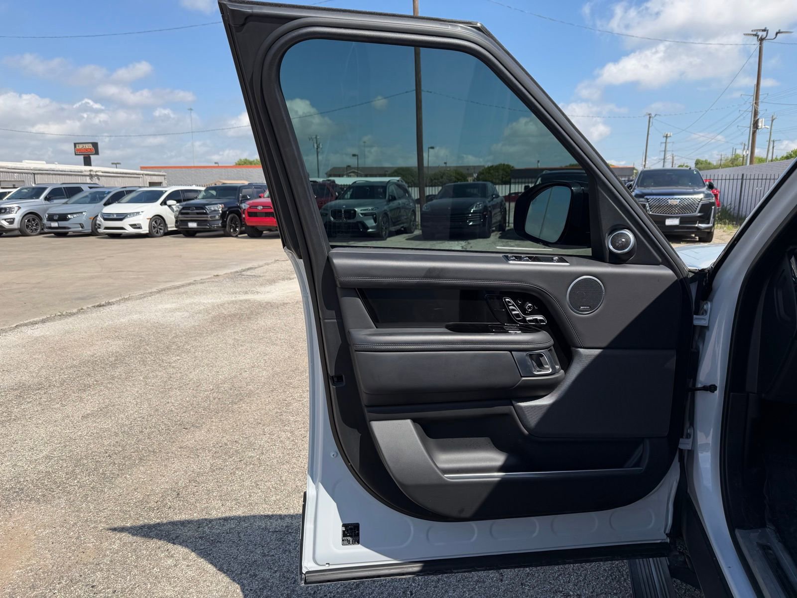 Used 2020 Land Rover Range Rover Autobiography image 23