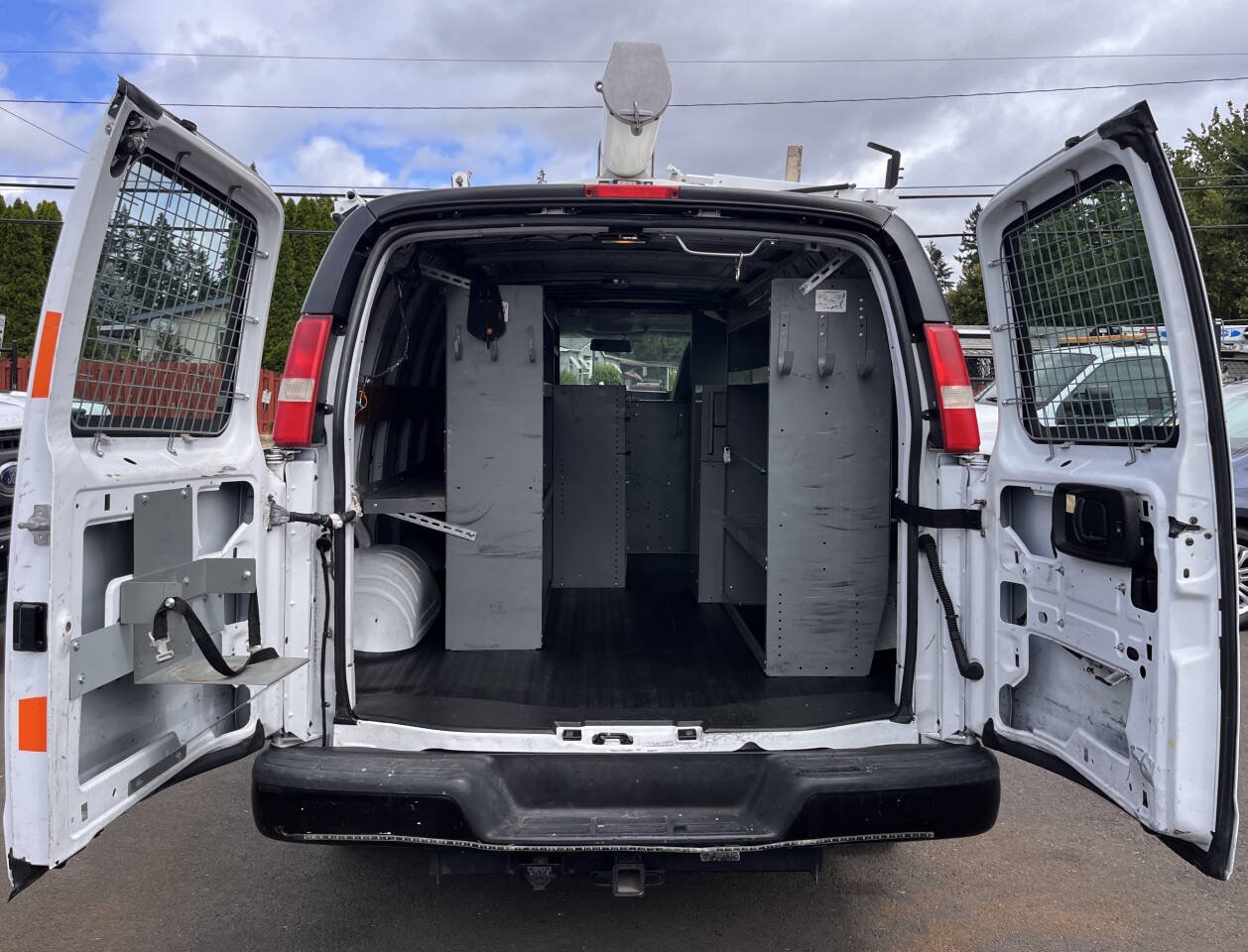 Used 2013 Chevrolet Express 2500 RWD image 21