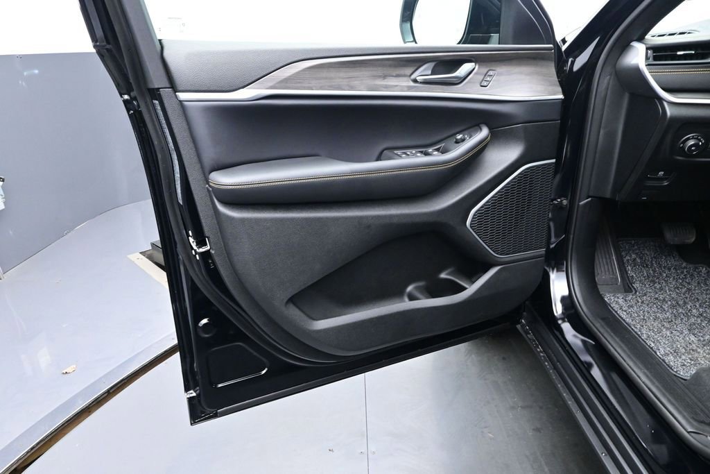 New 2026 Jeep Grand Cherokee Limited AWD/4WD image 12