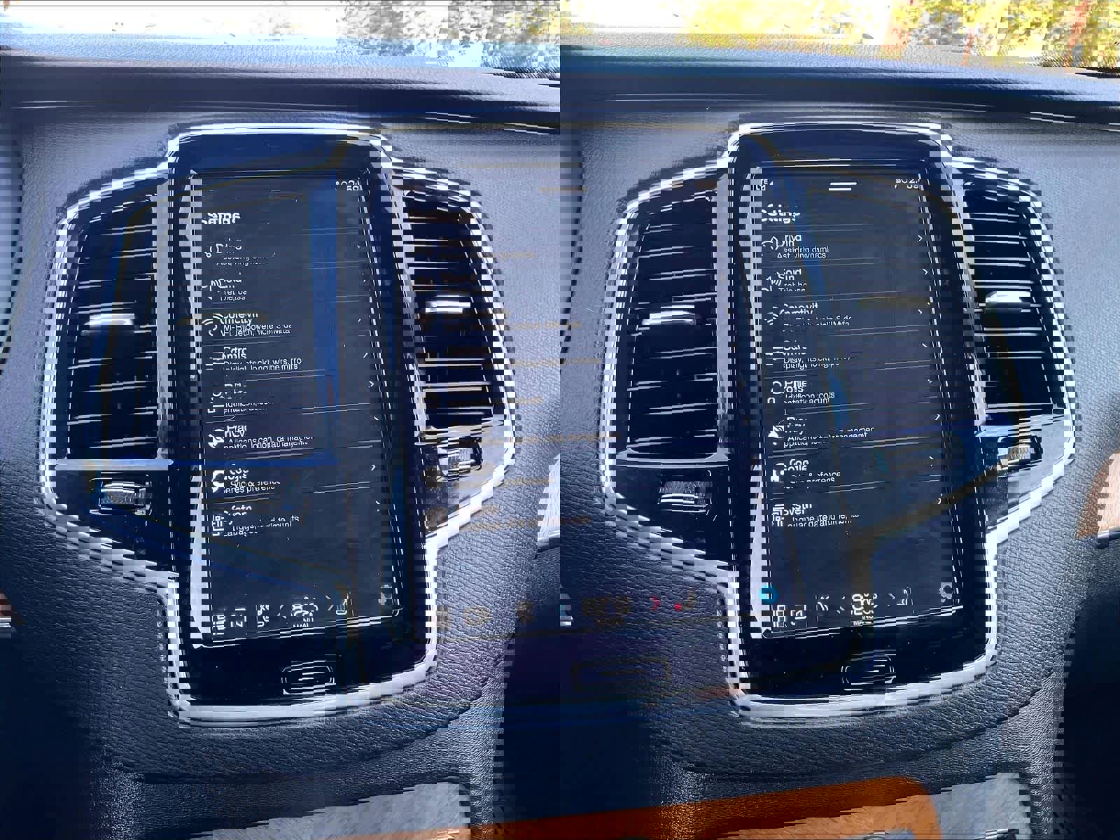 Used 2023 Volvo XC90 T8 Plus image 39