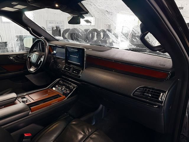 Used 2020 Lincoln Navigator Reserve image 12